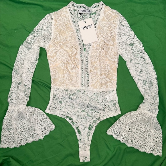White Sexy Scalloped Plunging Neck Long-sleeve Lace Bodysuit - Picture 5 of 5